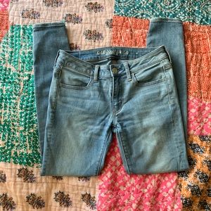American Eagle light-wash jegging